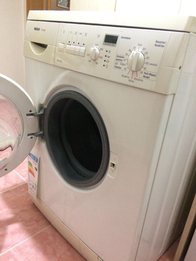Bosch 7 kg 1000 devir sorunsuz çalışmaktadır