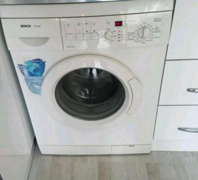 BOSCH camasir makinesi 1000 devirli 7 kilo 1